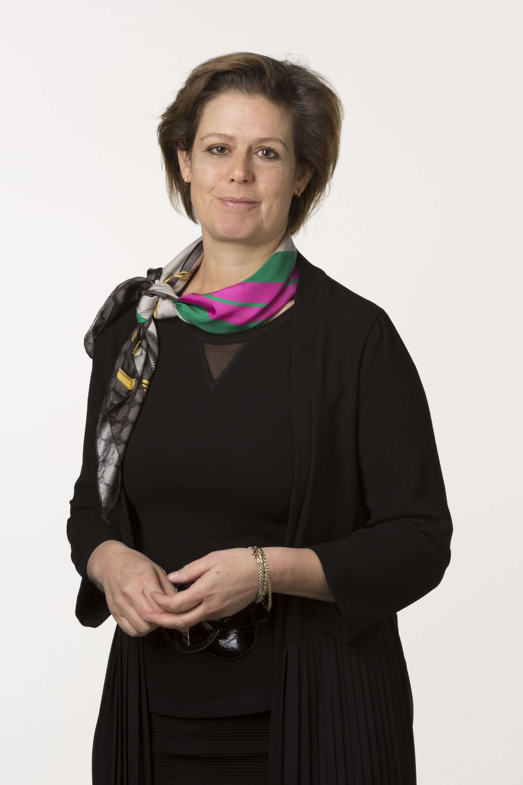 HD Sophia van Tol in de studio half-totaal op wit.