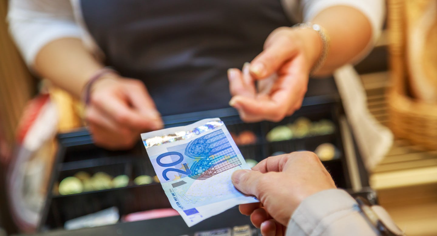 Verdwijnen contant geld maakt Nederlandse betaalsysteem minder robuust (DNB)